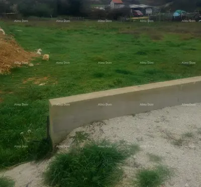 Građevinsko zemljište 1 280 m², Loborika, centar