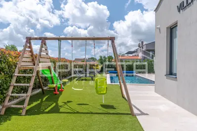 House 200 m², Poreč - quiet settlement near the sea - 20