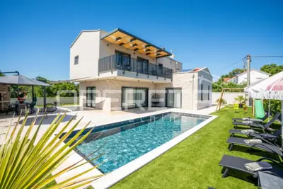 House 200 m², Poreč - quiet settlement near the sea