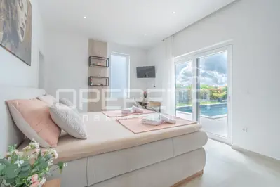 House 200 m², Poreč - quiet settlement near the sea - 10