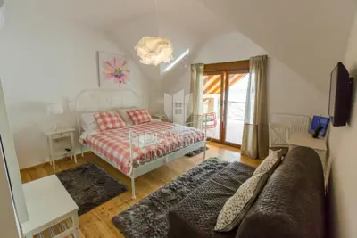 Ogulin, predivna vila na jezeru - 8