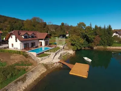 Ogulin, predivna vila na jezeru - 2
