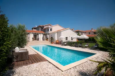 Vila 245 m², Višnjan - grijani bazen i konoba - 3