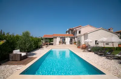 Vila 245 m², Višnjan - grijani bazen i konoba - 2