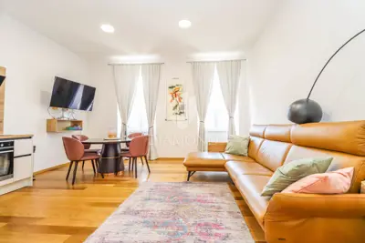 Stan 85 m², Pula Centar - dvije spavaće sobe i 2 kupaonice