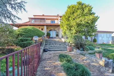 Pula, beautiful house with multiple apartments in a quiet location - 3