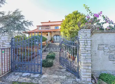 Pula, wunderschönes Haus mit mehreren Apartments in ruhiger Lage