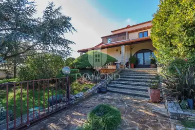 Pula, beautiful house with multiple apartments in a quiet location - 2