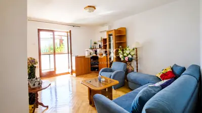 Stan 62 m², Lovran - centar, 2 sobe i vrt