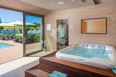 Villa 220 m², Labin - bazen, sauna i jacuzzi - 11