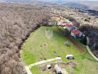 Building plot 4,659 m², Labin - flat and quiet location - 2