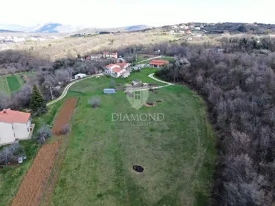Building plot 4,659 m², Labin - flat and quiet location - 4