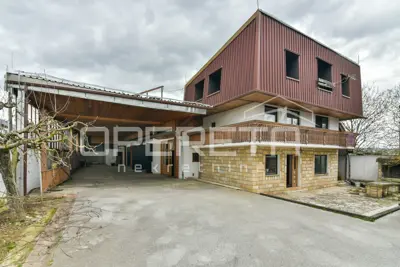 Residential-commercial complex, Donji Stupnik, 700 m² and asphalted yard