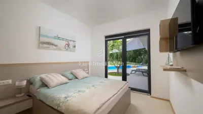 Vila 140 m², Rovinj - bazen i vrt okruženi prirodom - 14