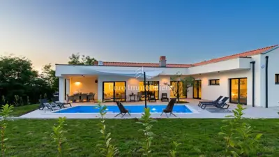 Vila 140 m², Rovinj - bazen i vrt okruženi prirodom - 4
