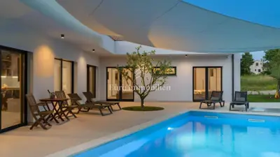 Vila 140 m², Rovinj - bazen i vrt okruženi prirodom - 5