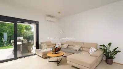 Vila 140 m², Rovinj - bazen i vrt okruženi prirodom - 10