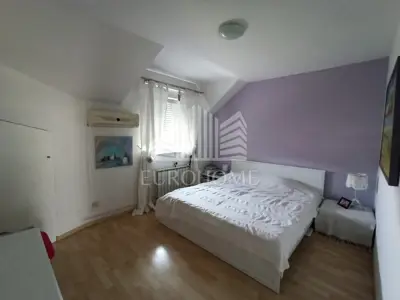 Haus 228 m², Lučko, ruhige Straße und 3 Etagen - 16
