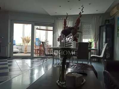 Haus 228 m², Lučko, ruhige Straße und 3 Etagen - 5
