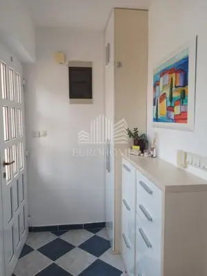 Haus 228 m², Lučko, ruhige Straße und 3 Etagen - 8