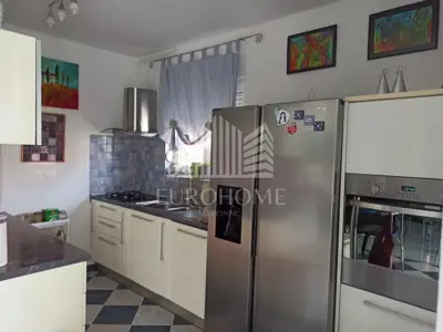Haus 228 m², Lučko, ruhige Straße und 3 Etagen - 9
