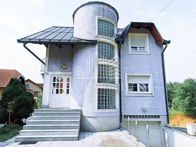 House 228 m², Lučko, quiet street and 3 floors