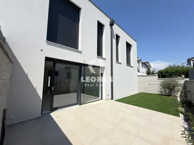 House in Novigrad, peaceful surroundings and landscaped yard - 2