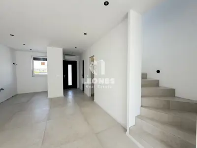 House in Novigrad, peaceful surroundings and landscaped yard - 9