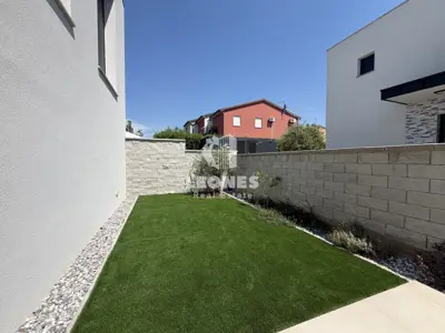 House in Novigrad, peaceful surroundings and landscaped yard - 4