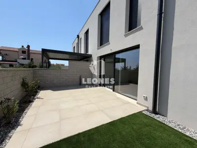 House in Novigrad, peaceful surroundings and landscaped yard - 5