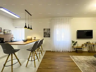 Pula, prime city center location, Istarska ulica, 500 meters to the Arena. Modern and fully renovated and furnished city apartment.