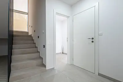 Mlinovi, stan površine 152 m², terasa, vrt, garaža, parking - 4