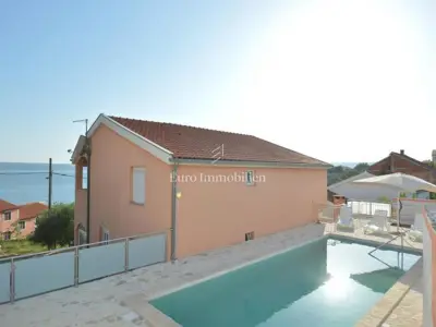 Kuća 280 m², Maslenica - 100 m od mora i bazen