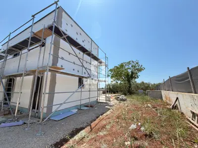 Kvalitetna krajnja kuća s bazenom na mirnoj lokaciji u Novigradu - 7