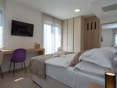 Villa 216 m², Veliko Brdo - bazen i pogled na more - 11