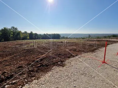 Građevinsko zemljište 589 m², Barban, mirno naselje uz prirodu - 2