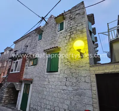 Kuća 120 m², Kaštela - stara jezgra blizu mora