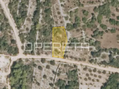 Landwirtschaftsfläche 829 m², Vinišće - am Weg - 2