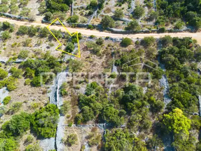 Landwirtschaftsfläche 829 m², Vinišće - am Weg - 11