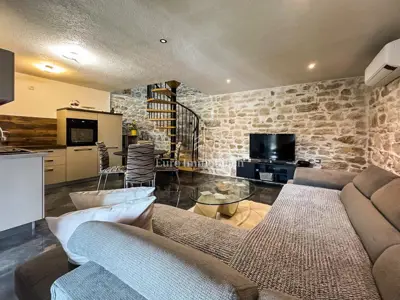 Istra, Sveta Nedjelja, Renovirana kamena kuća