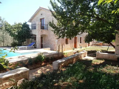 Stone houses with a pool, Marčana, sea view