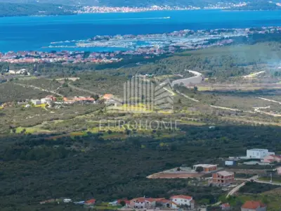 Građevinsko zemljište 600 m², Debeljak - mirna lokacija
