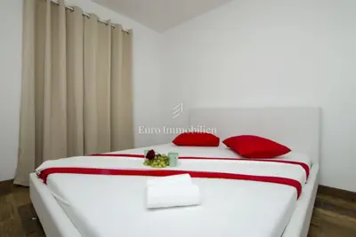Vila u Omišu, pogled na more i bazen - 10