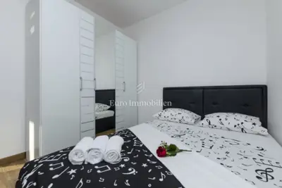 Vila u Omišu, pogled na more i bazen - 11