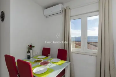 Vila u Omišu, pogled na more i bazen - 9