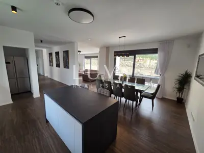 Split, Strožanac, modernes Haus 300 m² mit Pool, zur Miete - 5