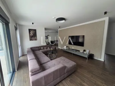 Split, Strožanac, modernes Haus 300 m² mit Pool, zur Miete - 8