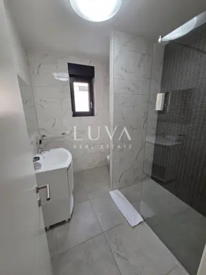 Split, Strožanac, modernes Haus 300 m² mit Pool, zur Miete - 18