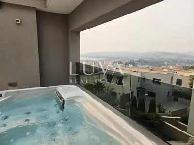 Split, Strožanac, modern house 300 m² with a pool, for rent