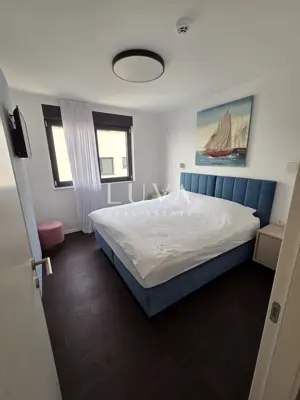 Split, Strožanac, modernes Haus 300 m² mit Pool, zur Miete - 9